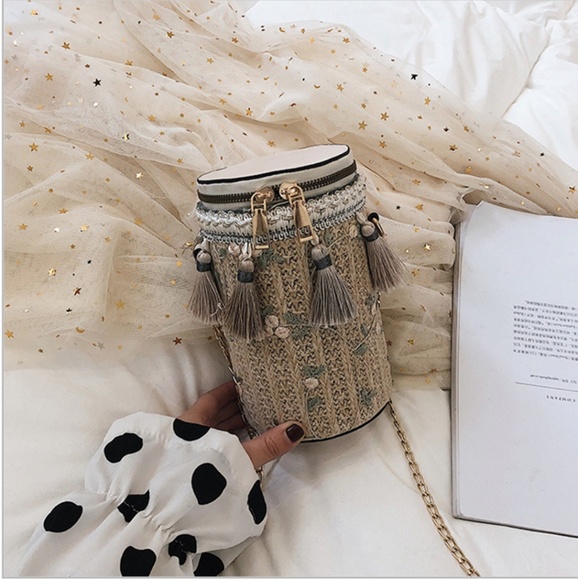 PRICE DROP! Tassle Floral Accent Purse! - Picture 2 of 4